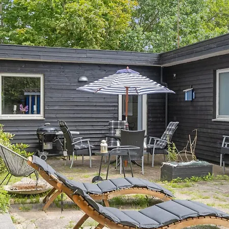 Dom wakacyjny - 1-2km From The Sea By Interhome